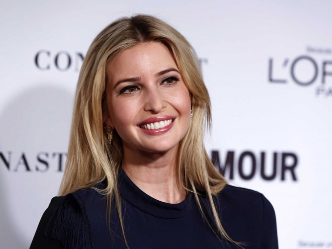 5 quý tử, tiểu thư nhà Tổng thống Donald Trump là ai? hình ảnh 5 Ivanka Trump (35 tuổi) là con gái đầu của Tổng thống Trump với vợ cả. Giống cha và anh trai, cô cũng tốt nghiệp Đại học Pennsylvania với tấm bằng Kinh tế. Ái nữ này từng làm người mẫu, hiện là phó giám đốc Phát triển và Đầu tư của Trump Organization, đồng thời sở hữu thương hiệu trang sức, thời trang riêng. Ảnh: Reuters.