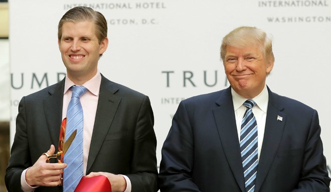 5 quý tử, tiểu thư nhà Tổng thống Donald Trump là ai? hình ảnh 9 Năm 2006, anh thành lập Eric Trump Foundation, tích cực quyên tiền cho trẻ em mắc bệnh nan y, dù quỹ này chịu nhiều điều tiếng liên quan đến thu chi. Cùng với anh trai, Eric cũng từng bị chỉ trích vì săn bắt động vật hoang dã, theo The Sun. Ảnh: Inquisitr.