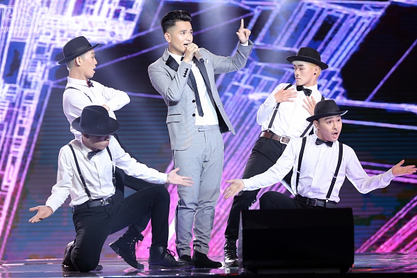 Đêm thi cuối cùng được bắt đầu với màn trình diễn của Phạm Hồng Phước với ca khúc Anh thích thích thích em, kế tiếp là Bùi Công Nam của với Ôi trời Ơi!