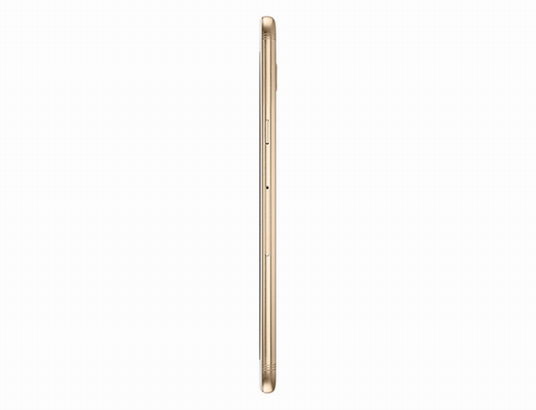 Bộ nhớ trong của máy 64GB và người dùng có thể lưu trữ trong phạm vi 50,9GB. Galaxy C7 Pro hỗ trợ hai khe cắm thẻ, trong đó khi cắm thẻ thứ hai có thể dùng cho thẻ nano SIM hoặc microSD.