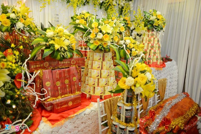 Thu Ngân rạng rỡ trong đám hỏi với đại gia hơn 19 tuổi hình ảnh 7 Sính lễ ăn hỏi của nhà trai.