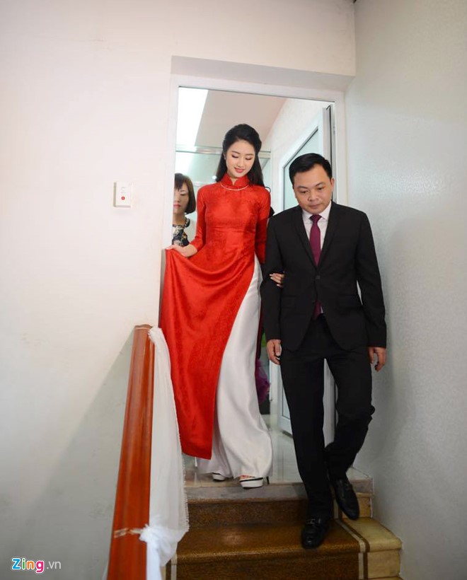 Trần Thu Ngân là một trong số ít người đẹp Việt kết hôn khi vẫn trong nhiệm kỳ hoa hậu. Cô mới đăng quang Hoa hậu Bản sắc Việt toàn cầu hồi tháng 8/2016.