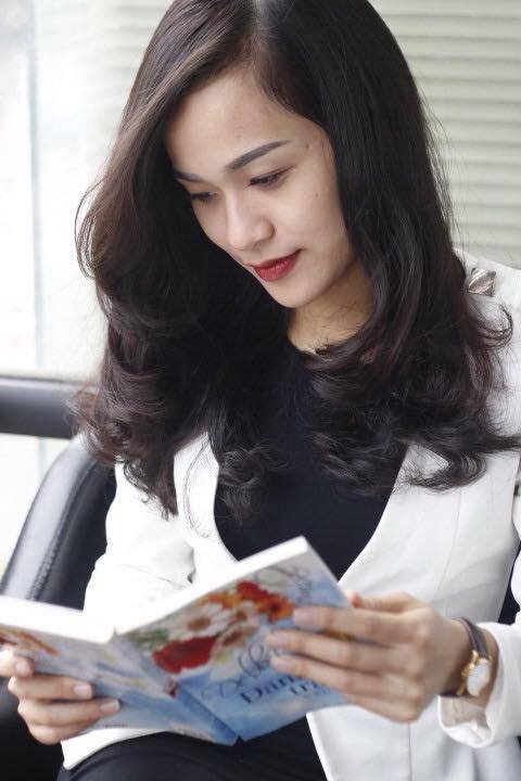 Cô giáo dạy trẻ cách dùng bao cao su thu hút học sinh