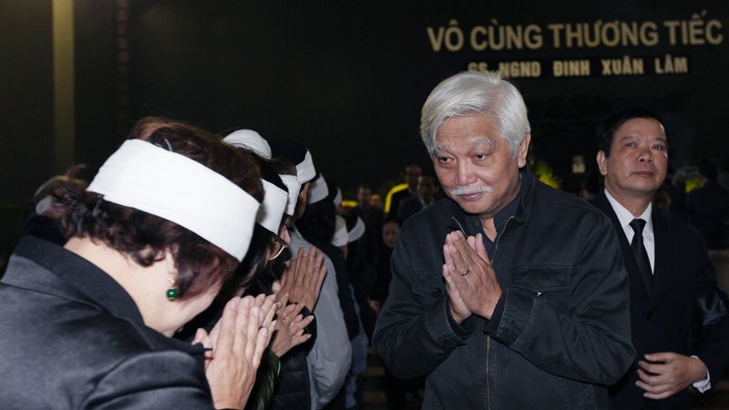 Nhà Sử học Dương Trung Quốc chia buồn cùng gia quyến GS Đinh Xuân Lâm.