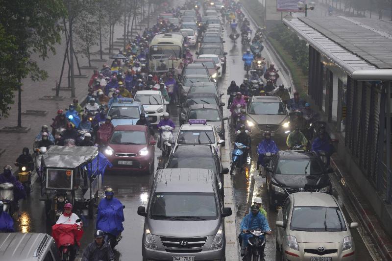 Làn buýt nhanh BRT ở Tố Hữu dẫn ra đường Khuất Duy Tiến - Lê Văn Lương: 