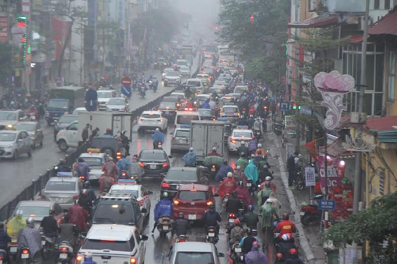 Hà Nội mù sương, tắc nghẽn khắp nơi