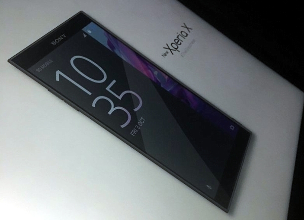 Sony sẽ không ra siêu phẩm tuyệt vời nhất tại CES 2017. Thay vào đó dòng Xperia X 2017 vẫn duy trì cùng thiết kế cũ từ dòng thiết bị Sony trước đây với khuôn diện chữ nhật. Tại sự kiện họp báo bên thềm CES 2016, Sony đã phô diễn hình ảnh, âm thanh của máy chơi game cao cấp Play Station 4.