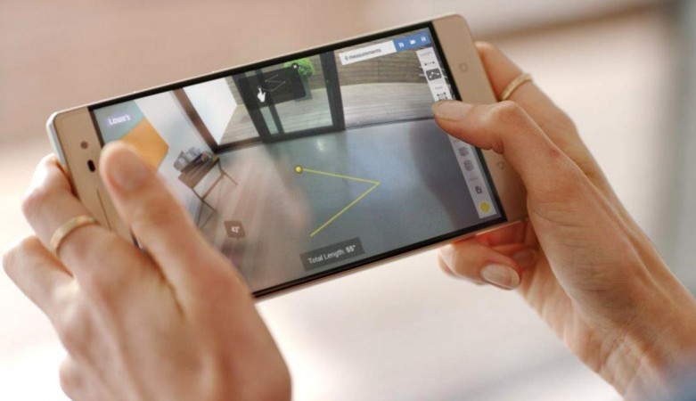 Năm ngoái, Lenovo  đã tiết lộ - Phab 2 Pro – smartphone đầu tiên trang bị công nghệ Tango độc đáo của Google. Liệu CES năm nay, Lenovo có trình làng phiên bản mới của thiết bị này? Điều đó sẽ tùy thuộc vào sự thành công của Phab 2 Pro. Tuy nhiên, có lẽ hãng cũng sẽ mang tới CES một số mẫu smartphone và vòng đeo tay thông minh mới.