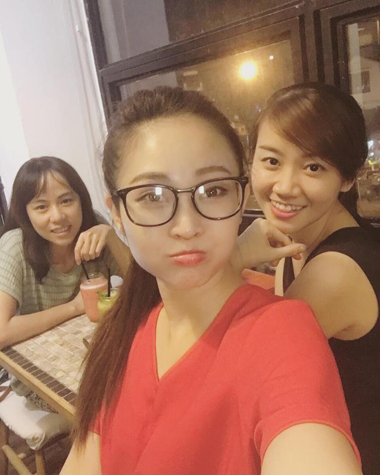 Hình ảnh không lên sóng của MC có nụ cười đẹp nhất VTV Biểu cảm đáng yêu của MC Thùy Linh trong đời thường