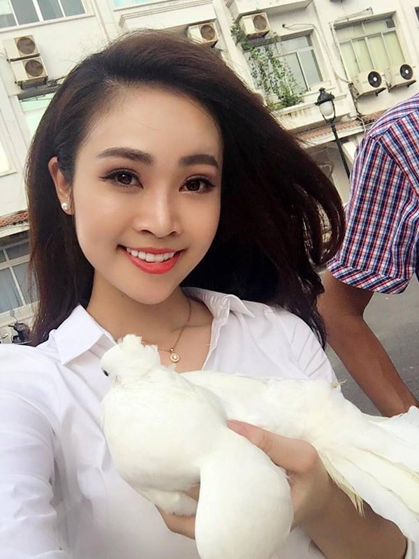 Hình ảnh không lên sóng của MC có nụ cười đẹp nhất VTV Nhí nhảnh như bao cô gái cùng tuổi khác