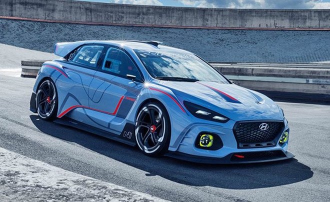  Honda Civic Type R: Mặc dù được trang bị động cơ 4 xi-lanh, tăng áp dung tích 2.0L nhưng Honda vẫn chưa xác nhận công suất của mẫu Civic Type-R mới. Ngoài động cơ, người yêu thích mẫu xe này còn chờ đợi sự kết hợp hộp số sàn 6 cấp và hệ dẫn động cầu trước cho cảm giác lái năng động.