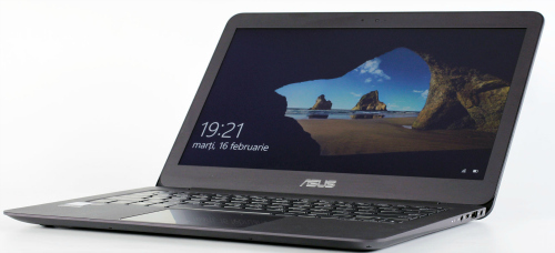 ZenBook UX305UA là một trong những dòng máy tính xách tay nhẹ và “chất” nhất của Asus. Nhà sản xuất trang bị cho máy: màn hình kích cỡ 13,3 inch; RAM 8GB; ổ cứng SSD 256GB; bộ xử lý Core i5 thế hệ Skylake sáu lõi, tốc độ lên tới 2,3 GHz. Mặc dù màn hình không được tích hợp khả năng cảm ứng nhưng bù lại, cảm ứng TouchPad của máy cung cấp trải nghiệm khá “mượt” và nhạy. Trọng lượng dưới 3 pound (khoảng 1,36kg) cùng thiết kế mạnh mẽ và gọn đã giúp sản phẩm trở thành sự lựa chọn hàng đầu của những khách hàng thường xuyên phải di chuyển. Giá bán của thiết bị rơi vào khoảng 749,99 USD (khoảng 17 triệu đồng).