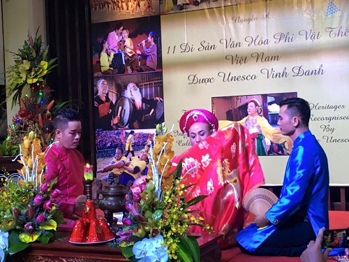 Đến phố cổ Hà Nội xem di sản văn hóa phi vật thể Việt Nam được UNESCO tôn vinh