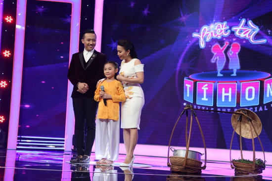 Với tình hình thất thế hiện tại, chị chỉ còn biết cách xin bé “từ bi hỉ xả” chọn về đội mình. Thế nhưng, cô bé vẫn quyết định chọn về đội của Trấn Thành – Cẩm Ly trong sự nuối tiếc của nữ nghệ sĩ hài.