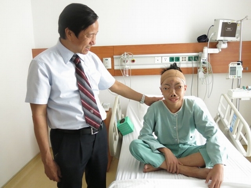 Hành trình 8 năm tìm lại cuộc đời của cậu bé 'không có mặt'