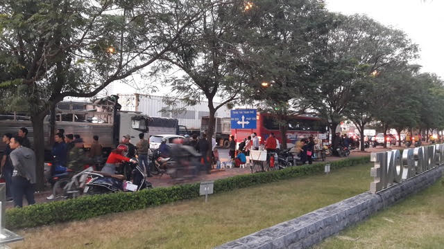 Hoạt động bến xe dù tấp nập từ 5h sáng đến 9-10 giờ đêm
