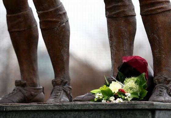 Cổ động viên Man Utd đột tử khi đội nhà đánh bại West Ham!