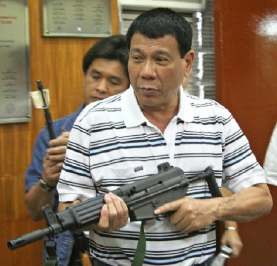 Tổng thống Duterte úp mở về khả năng họ hàng ông đã tham gia phiến quân IS.