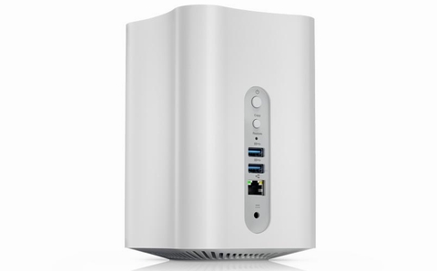 Lenovo Smart Storage - giải pháp lưu trữ số an toàn với dung lượng lên tới 6TB, truy cập không dây băng tần kép và khả năng tự đồng bộ đa thiết bị. Được thiết kế cho khả năng truy xuất ngang hàng (P2P) và an toàn tới các phương tiện lưu trữ như ảnh, nhạc và tài liệu, Lenovo Smart Storage cho phép người dùng kiểm soát nhanh chóng dữ liệu và tệp tin. Nhờ tích hợp phần mềm nhận dạng khuôn mặt, giải pháp này cho phép tổ chức toàn bộ thư viện ảnh dựa trên khuôn mặt với độ chính xác cực cao.