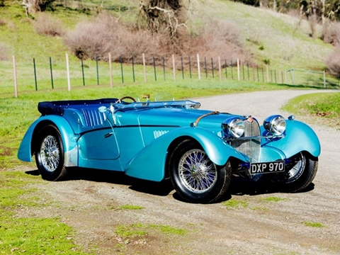 11. Bugatti Type 57SC Sports Tourer đời 1937 với phong cách màu xanh thanh lịch, thiết kế khung gầm thấp. Đây là một trong những mẫu xe đầu tiên ra đời dưới sự chỉ đạo của nhà thiết kế và kỹ sư lừng danh Jean Bugatti. Chính vì vậy, khiến nó có mức giá 9,7 triệu USD