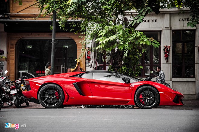 Siêu xe mui trần Lamborghini hơn 20 tỷ xuất hiện tại Hà Nội