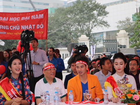 Nghệ sĩ Xuân Bắc và một dàn Hoa hậu, Á hậu nô nức đi hiến máu nhân đạo