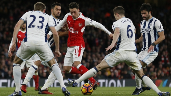 Ozil tuyên bố chia tay Arsenal nếu &quot;giáo sư&quot; bị sa thải!