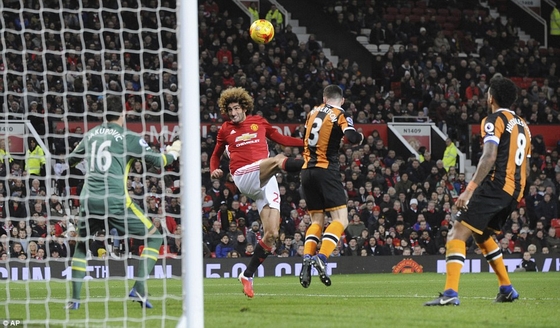 2 pha làm bàn của Mata và Fellaini