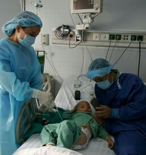 Em bé đã được chăm sóc trong điều kiện đặc biệt sau ghép tại Vinmec nhằm tránh các nguy cơ nhiễm trùng, đảm bảo cho tủy mới mọc và sinh máu bình thường.