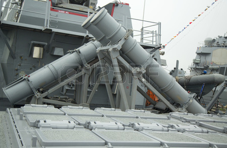 Tên lửa Tomahawk do tập đoàn tên lửa Raytheon có trụ sở ở Tucson, Mỹ, phát triển và chế tạo. Chi phi của nó ước tính từ 607.000 USD đến 1,4 triệu USD hoặc hơn nữa.