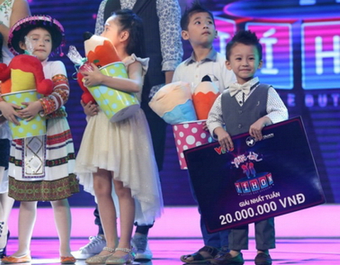 Biệt tài tí hon: 'Thần đồng bolero' 4 tuổi giành chiến thắng bước vào vòng Bán kết