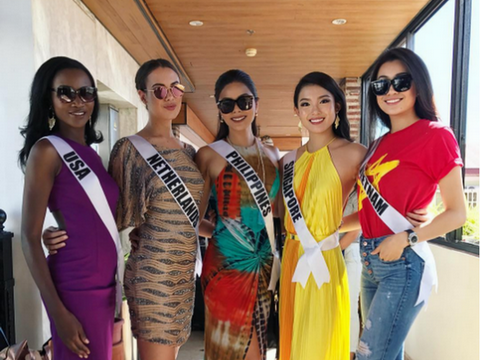 Lệ Hằng đọ sắc cùng dàn thí sinh và Hoa hậu Hoàn Vũ Pia Wurtzbach