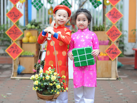 Chương trình được tổ chức nhằm tạo cơ hội cho các em được giao lưu, tham gia vào các hoạt động thực tiễn nhằm tích lũy kiến thức, làm giàu kỹ năng sống. Đồng thời, đây cũng là dịp để trẻ thể hiện cảm xúc kết nối tình cảm với các thành viên trong gia đình, nhà trường và các bạn khi Tết nguyên đán Đinh Dậu 2017 đang cận kề.