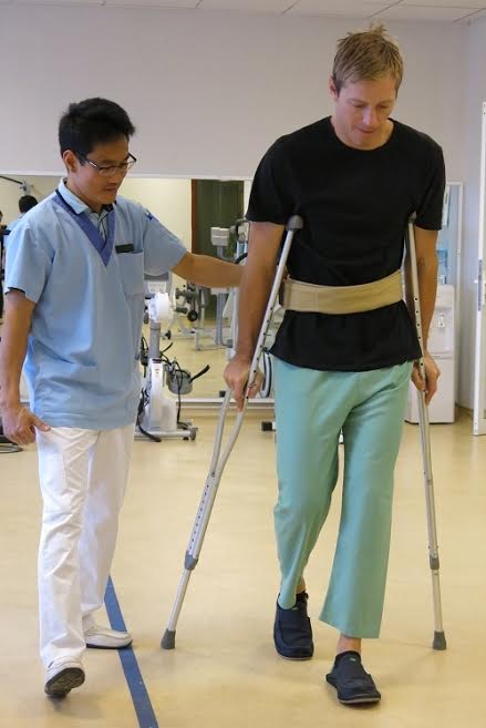 Được mổ thành công, tiếp tục kiên trì luyện tập, anh Dustin đã phục hồi rất tốt sau ca chấn thương.