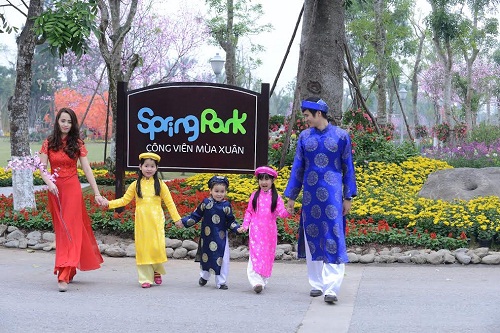 Lễ hội hoa Xuân Ecopark trở thành điểm chụp ảnh lý tưởng của các bạn trẻ