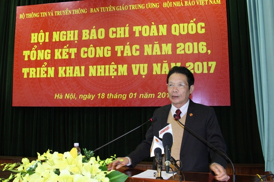 Thứ trưởng Bộ TT&TT Hoàng Vĩnh Bảo trình bày báo cáo tại Hội nghị 