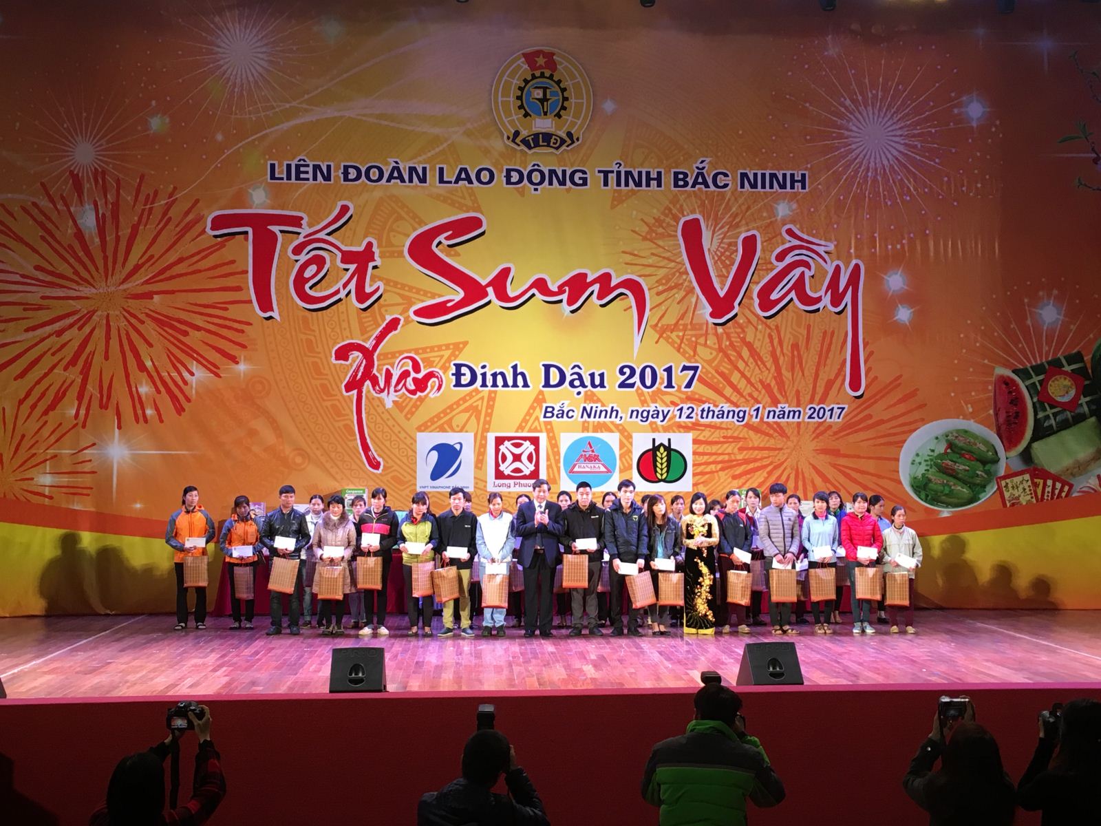 VNPT chung tay mang Tết đến với người dân trên mọi miền Tổ quốc