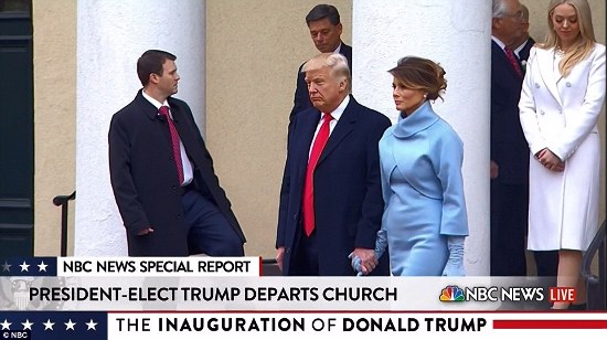 Tổng thống đắc cử Donald Trump và vợ được đón chào tại bậc thềm Nhà Trắng