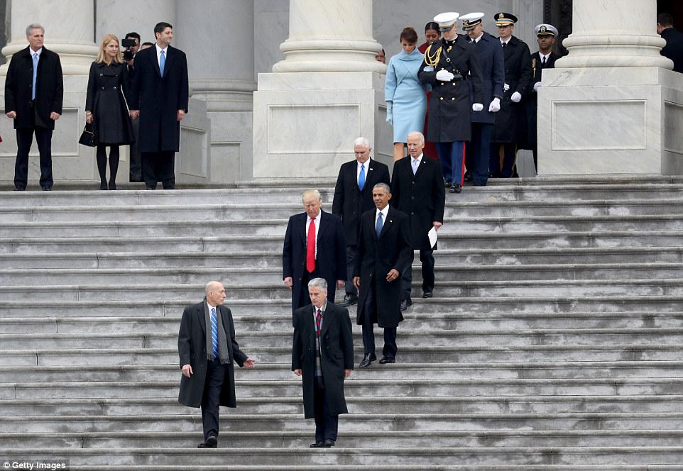 Ông Donald Trump tuyên thệ nhậm chức, chính thức trở thành Tổng thống thứ 45 của nước Mỹ