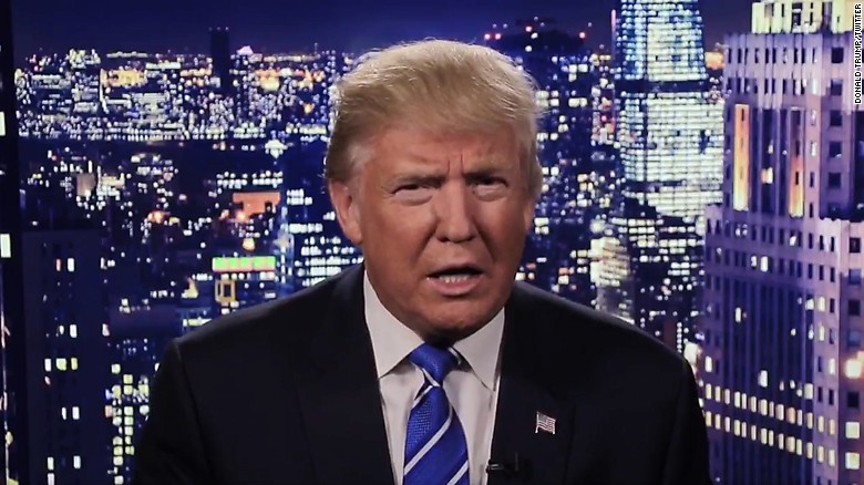 Ông Trump nói lời xin lỗi trong một clip được tung lên Twitter hồi tháng 10. Trong đó, ông Trump xin lỗi về những phát biểu thô tục và mang tính phân biệt giới tính liên quan đến phái nữ mà ông đã đưa ra cách đây một thập kỷ. 