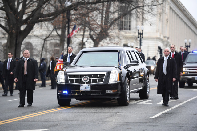 Choáng với thiết kế &quot;khủng&quot; từ xe bọc thép mới của ông Trump