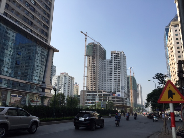 Xây cao ốc trong nội đô: Thiếu giám sát quy hoạch
