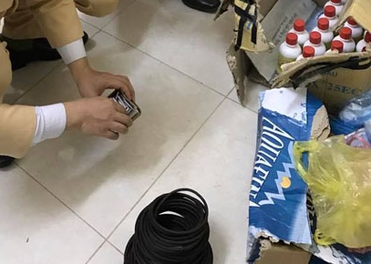 Phát hiện xe khách 'chở' 50kg thuốc nổ