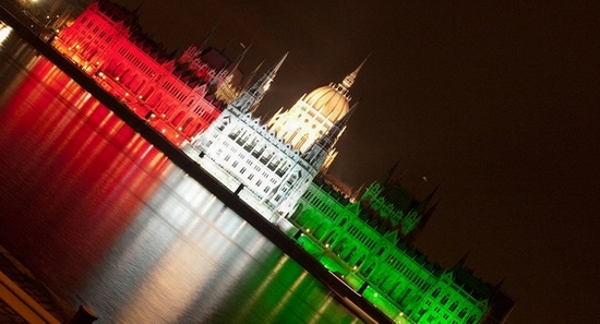 Trả giá vì &quot;hung hăng&quot; với Nga, Hungary muốn sửa sai?
