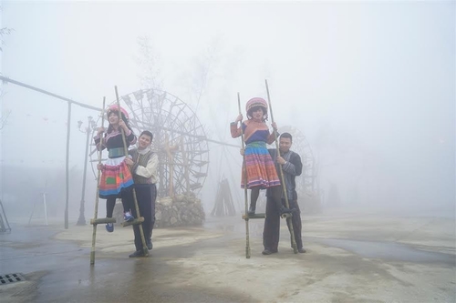 Fansipan Legend tổ chức Lễ hội khèn, hoa lần thứ nhất