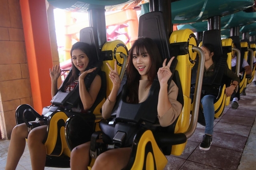 Queen Cobra là tàu lượn thứ 3 mang thương hiệu hãng Vekoma mà Asia Park đang sở hữu, bên cạnh Port of Sky Treasure và Garuda Valley. Tuy nhiên, đây là trò chơi hiện đại hơn cả, cũng đồng thời là trò chơi lớn nhất của Asia Park tính đến thời điểm này. Queen Cobra cũng nâng tổng trò chơi tại Asia Park lên 19 trò chơi.