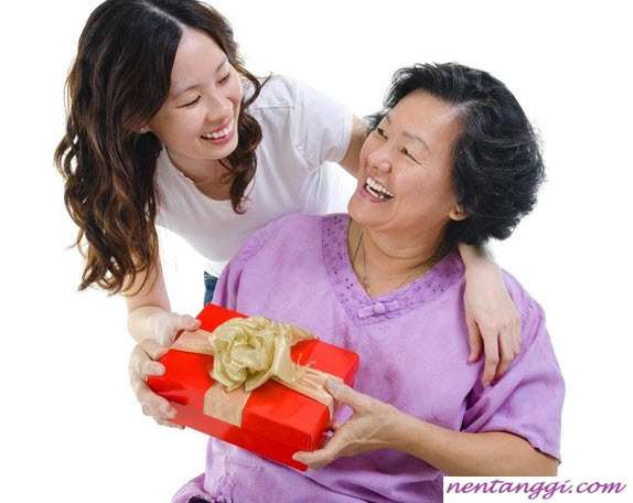 Những món quà mừng thọ ông, bà, cha, mẹ ý nghĩa nhất dịp Tết Nguyên đán