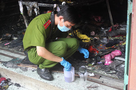 Phát hiện thi thể 2 vợ chồng sau tiếng nổ lớn