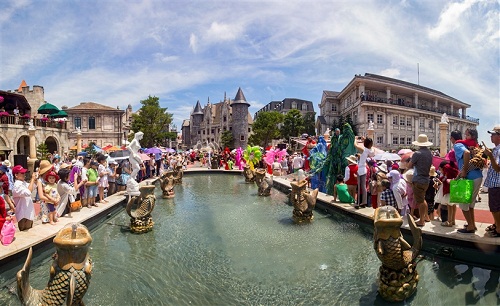 Chính thức bắt đầu từ ngày Mùng 2 Tết Đinh Dậu đến hết ngày 19/1 Âm Lịch, Carnival xuân Bà Nà lần thứ 2 mang đến một chuyến du xuân thật đặc biệt cho du khách đến khu du lịch hàng đầu Việt Nam.