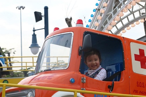 “Tour de Paris” và chuyến du hành khám phá thành phố Paris hoa lệ với tháp Eiffel đem đến một chuyến đi nhớ đời cho xúc cảm trong veo của các bé. Dragon Park hiện thực hóa đam mê khám phá và làm phong phú thêm những trải nghiệm cho lớp trẻ bằng những mô hình trò chơi rất đời thực như thế.